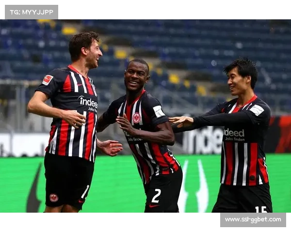 莱比锡红牛6-0狂胜法兰克福，恩昆库两射一传主导进攻